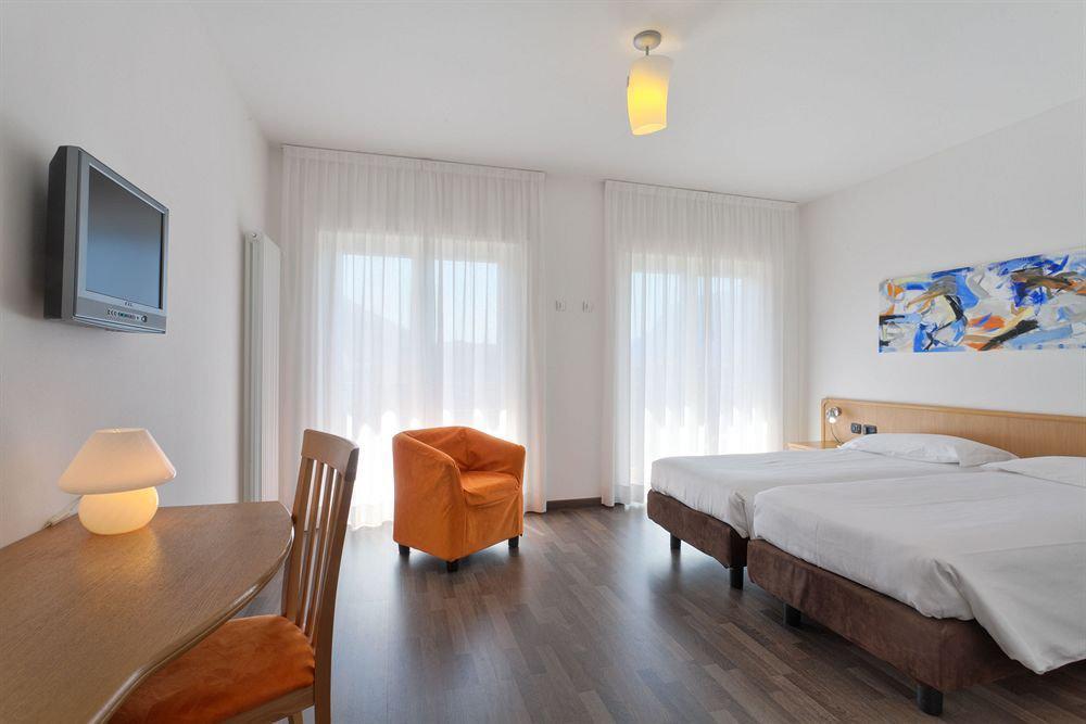 Sporthotel Villa Stella Torbole Sul Garda Bagian luar foto